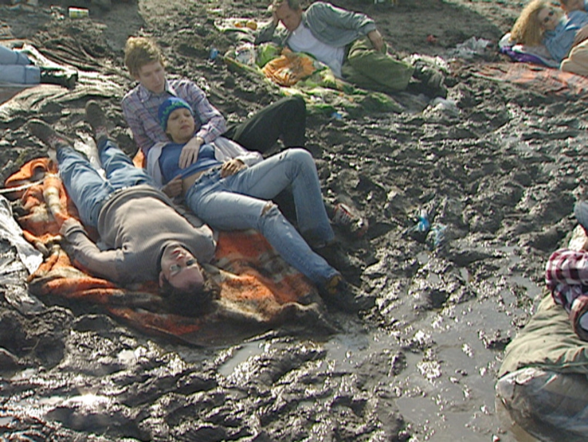 Aernout Mik - Lumber